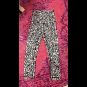 Lululemon wunder under mosaic leggings size 2